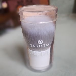 Essence Mini Kabuki Brush
